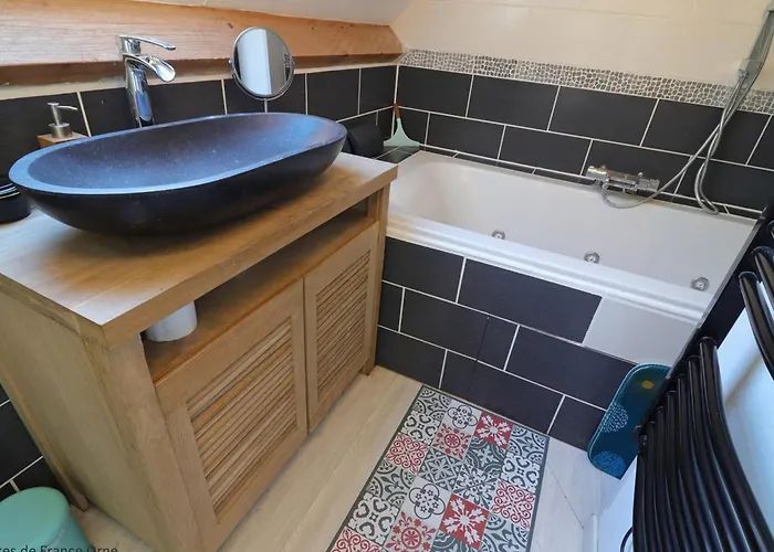 Semesterbostad Maison Ancienne Avec Jardin Clos Pres Centre Equestre, Sejour Confortable - Fr-1-497-144 *